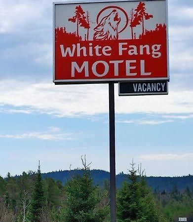 White Fang Motel Вава Экстерьер фото